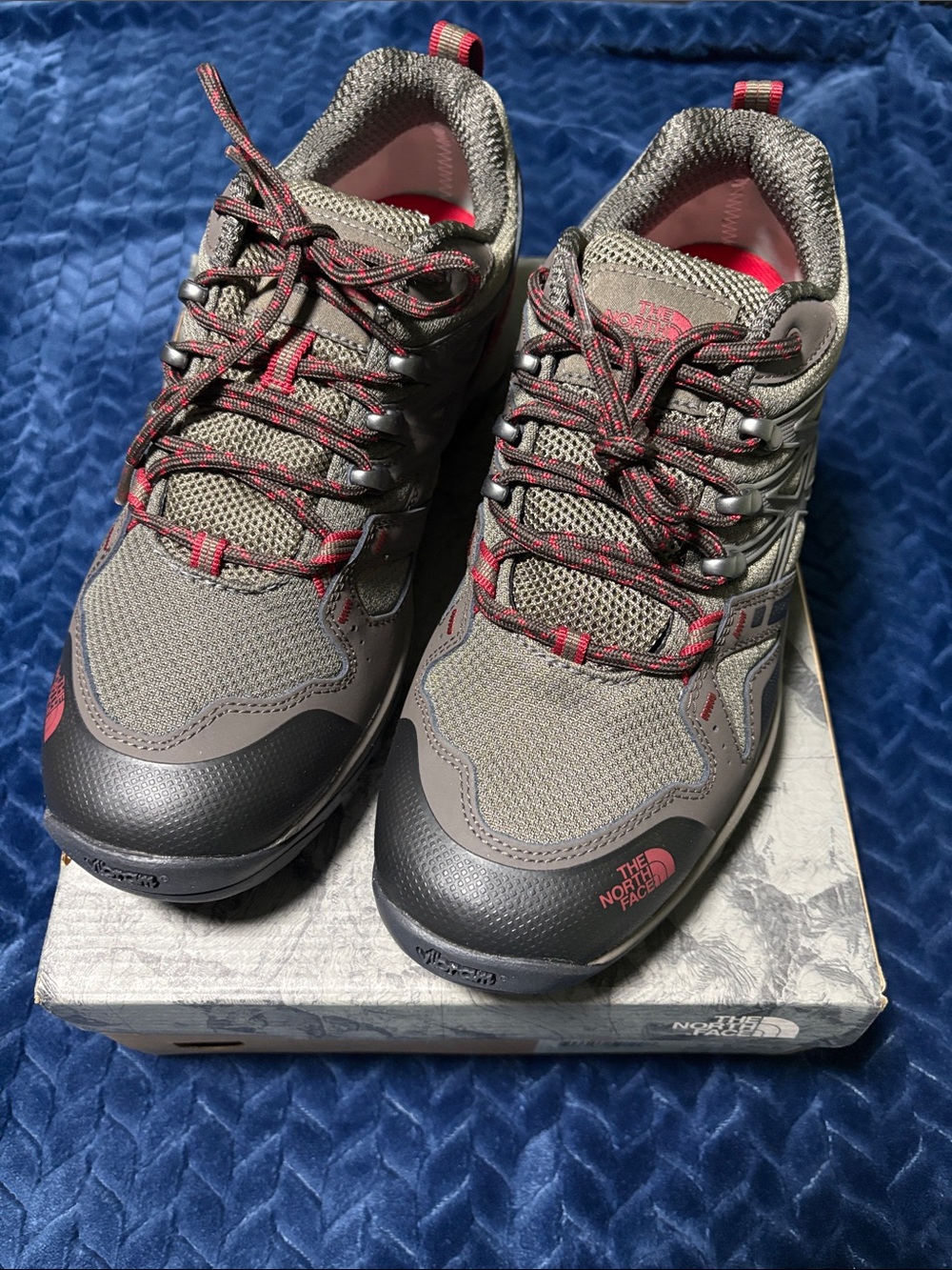 NIB The North Face Men's Gray and Red Athletic Trail Shoes